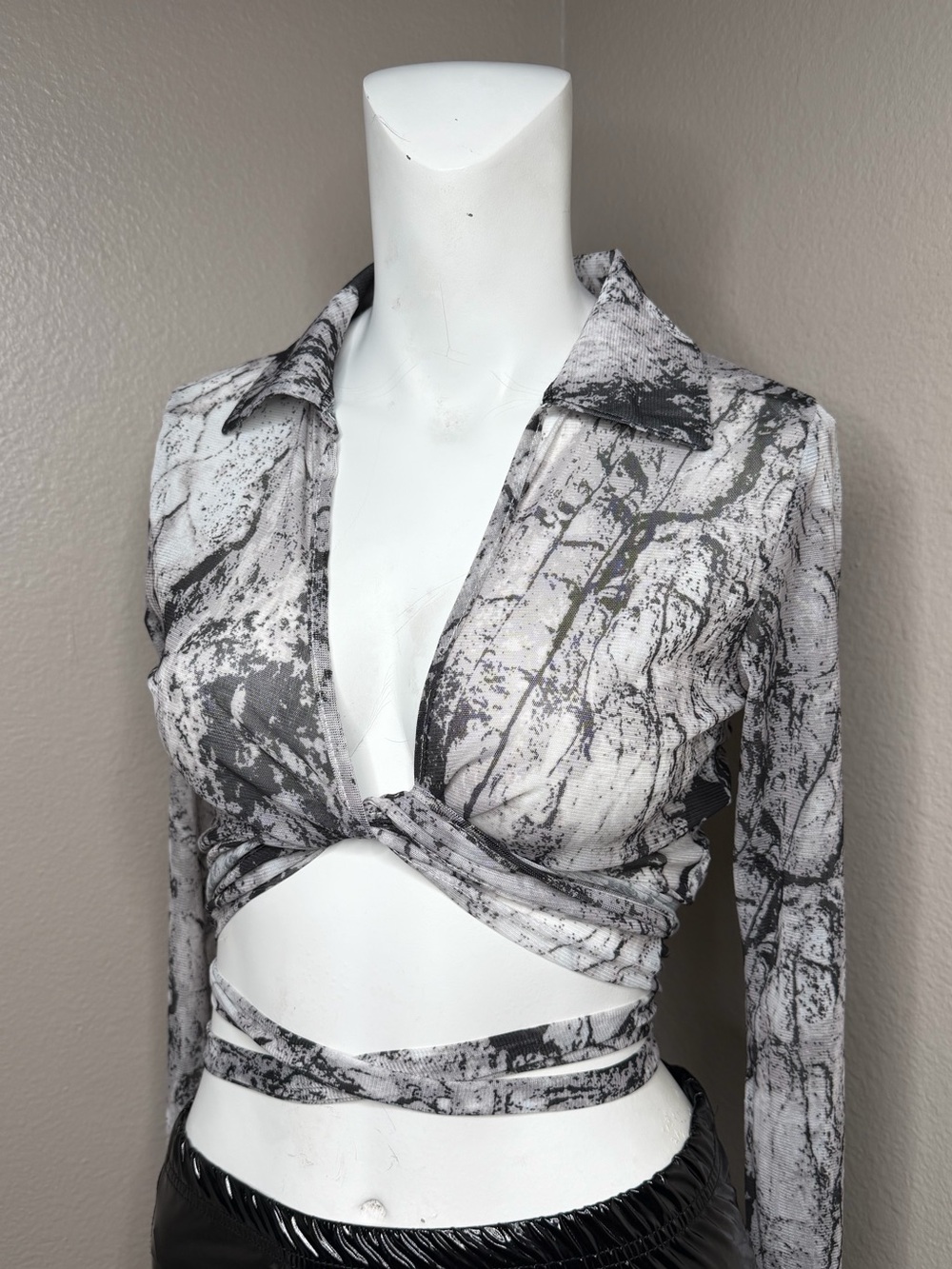 Marble-Print Wrap Crop Top - Gray/White Women’s Small